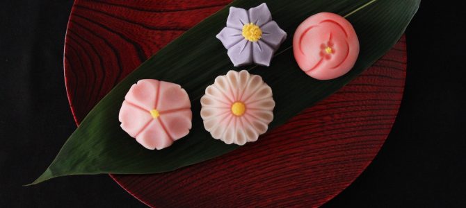 【New workshop Information 】Traditional Japanese confections workshop＊”Seasonal Flowers in Japan and Elegant Kimono Colors of the Heian Period”